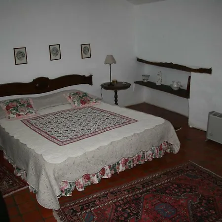 Le Jas Des Nevieres Bed and Breakfast